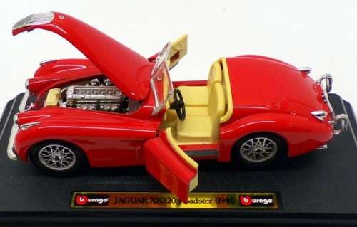 Jaguar XK120 1948 red 1/25 Bburago NEW+boxed  #2255 instant wheels