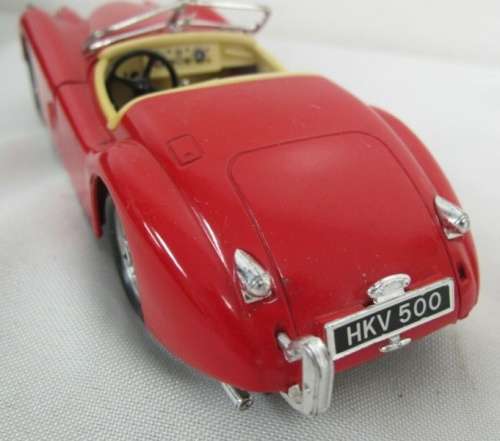Jaguar XK120 1948 red 1/25 Bburago NEW+boxed  #2255 instant wheels
