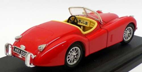 Jaguar XK120 1948 red 1/25 Bburago NEW+boxed  #2255 instant wheels