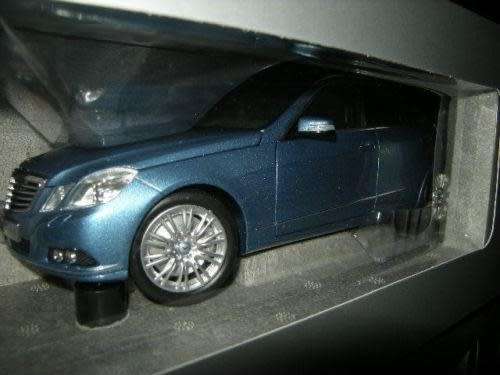 Mercedes-Benz E-Class T-Model W212 2011 blue-met 1/18 Minichamps NEW+boxed #8025 instant wheels