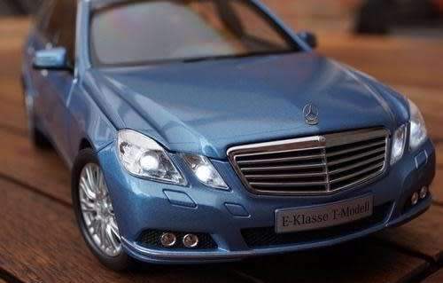 Mercedes-Benz E-Class T-Model W212 2011 blue-met 1/18 Minichamps NEW+boxed #8025 instant wheels