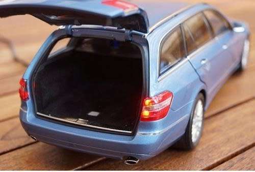 Mercedes-Benz E-Class T-Model W212 2011 blue-met 1/18 Minichamps NEW+boxed #8025 instant wheels