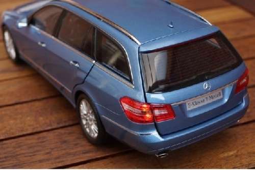 Mercedes-Benz E-Class T-Model W212 2011 blue-met 1/18 Minichamps NEW+boxed #8025 instant wheels