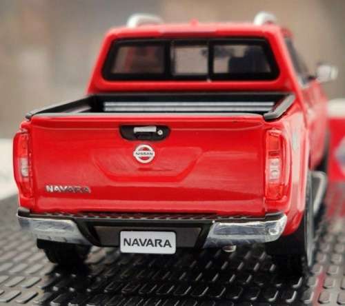 Nissan Navara 4x4 dbl.cab 2021 red 1/43 Nissan Ltd Collectn NEW+boxed  #5596 instant wheels