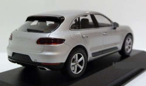 Porsche Macan 2013 silver 1/43 i-Minichamps NEW+boxed  #5790 instant wheels