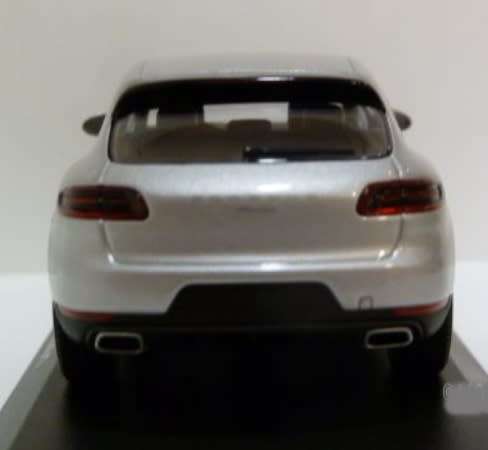 Porsche Macan 2013 silver 1/43 i-Minichamps NEW+boxed  #5790 instant wheels