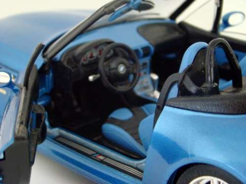 BMW M - Roadster 1996 blue-met 1/18 Bburago NEW+reboxed  #8026 instant wheels