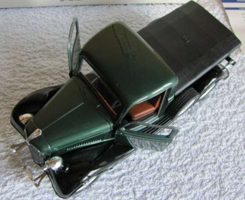 Ford V8 Pick-Up 1936 dk.green 1/18 Solido NEW+boxed on base  #8055 instant wheels