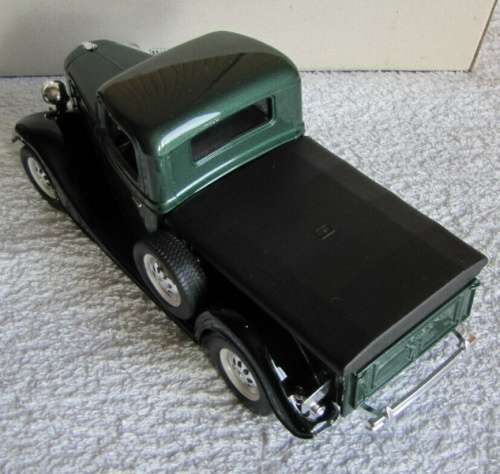 Ford V8 Pick-Up 1936 dk.green 1/18 Solido NEW+boxed on base  #8055 instant wheels