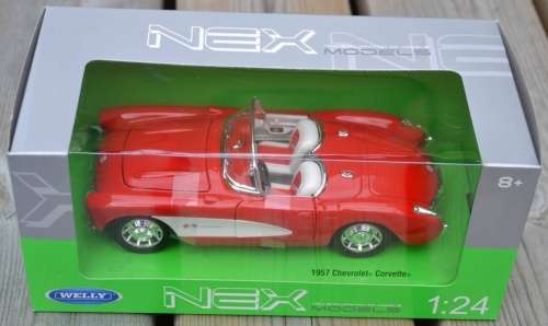 Chevrolet Corvette 1957 red+white 1:24 Welly NEW+boxed  #2238 instant wheels