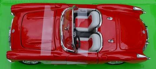 Chevrolet Corvette 1957 red+white 1:24 Welly NEW+boxed  #2238 instant wheels