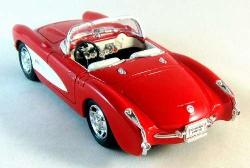 Chevrolet Corvette 1957 red+white 1:24 Welly NEW+boxed  #2238 instant wheels
