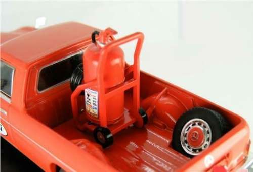 Mercedes-Benz 220D/8 (W115) BAKKIE 1972 red 1/43 IXO NEW+boxed  #5823 instant wheels