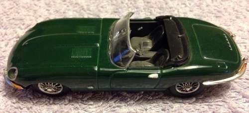 Jaguar `E`-type 1961  British Racing Green 1/43 IXO NEWinBlister  #5261 instant wheels