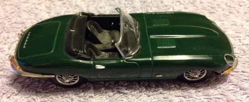 Jaguar `E`-type 1961  British Racing Green 1/43 IXO NEWinBlister  #5261 instant wheels