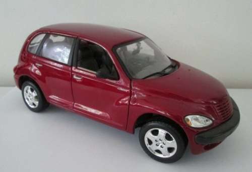 Chrysler PT Cruiser 2005 red-met 1:18 Maisto NEW+re-boxed  #8036 instant wheels