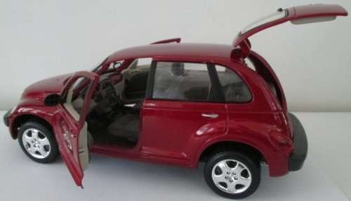 Chrysler PT Cruiser 2005 red-met 1:18 Maisto NEW+re-boxed  #8036 instant wheels