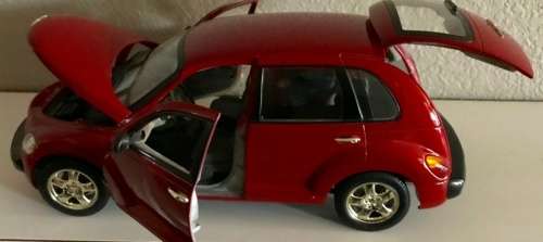 Chrysler PT Cruiser 2005 red-met 1:18 Maisto NEW+re-boxed  #8036 instant wheels
