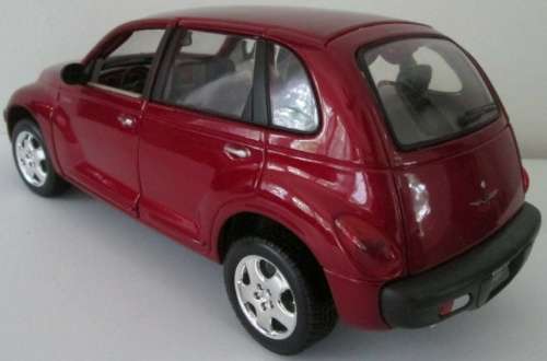 Chrysler PT Cruiser 2005 red-met 1:18 Maisto NEW+re-boxed  #8036 instant wheels