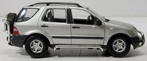 Mercedes-Benz ML320 W163 1998 silver 1-18 Maisto NEW+display-case   #8856 instant wheels
