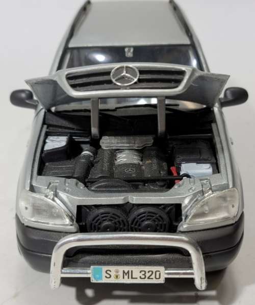 Mercedes-Benz ML320 W163 1998 silver 1-18 Maisto NEW+display-case   #8856 instant wheels