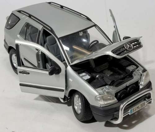 Mercedes-Benz ML320 W163 1998 silver 1-18 Maisto NEW+display-case   #8856 instant wheels