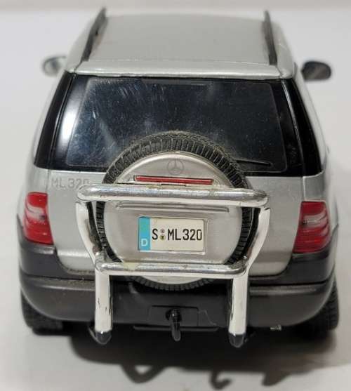Mercedes-Benz ML320 W163 1998 silver 1-18 Maisto NEW+display-case   #8856 instant wheels