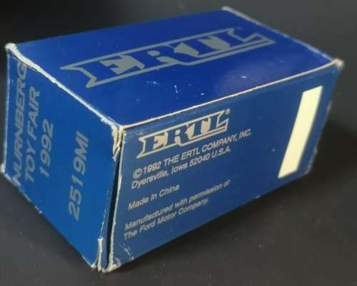 Ford Fourdoor Sedan 1923 blue 1:43 Ertl NEW+boxed #5850 instant wheels - Intnl. Toy Fair 1992
