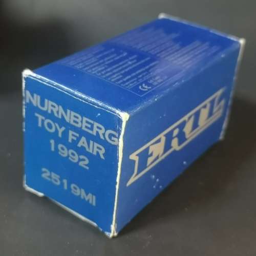 Ford Fourdoor Sedan 1923 blue 1:43 Ertl NEW+boxed #5850 instant wheels - Intnl. Toy Fair 1992