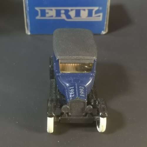 Ford Fourdoor Sedan 1923 blue 1:43 Ertl NEW+boxed #5850 instant wheels - Intnl. Toy Fair 1992