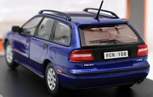 Volvo V40 2001 dk.blue-metallic 1:43 PremiumX NEW+boxed  #5876 instant wheels