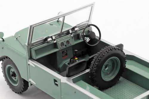 Land Rover Series 1 1957 lightgreen 1/18 MCG NEW+boxed  #8985 instant wheels
