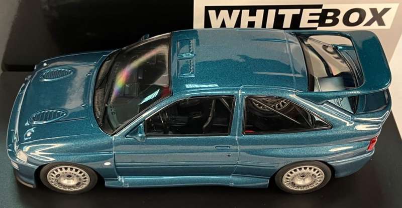 Ford Escort RS Cosworth 1994 green-met 1:24 Whitebox NEW+boxed *2346 instant wheels