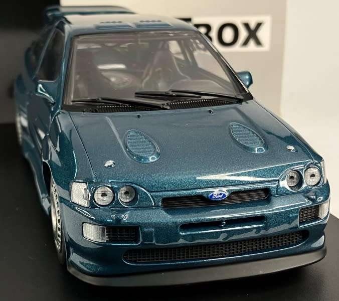 Ford Escort RS Cosworth 1994 green-met 1:24 Whitebox NEW+boxed *2346 instant wheels