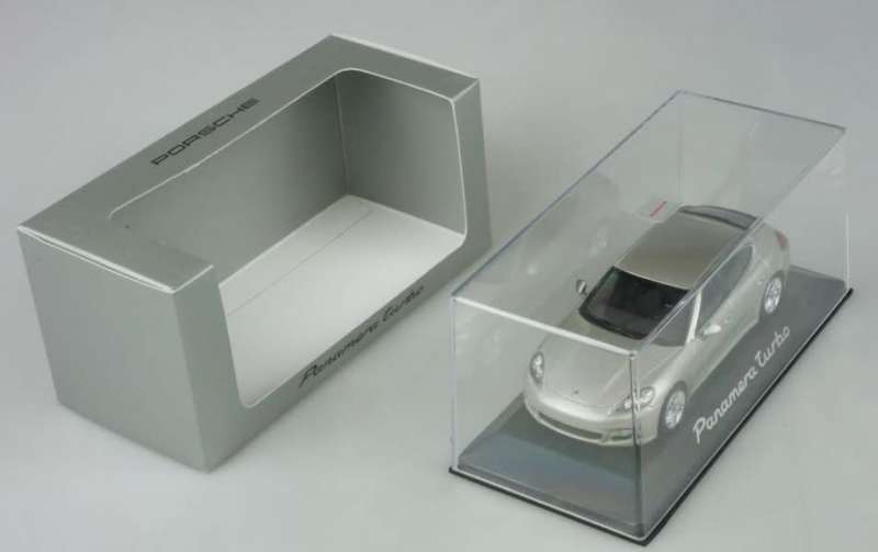 Porsche Panamera turbo 2010 silver beige 1:43 Minichamps NEW+boxed *5970 instant wheels