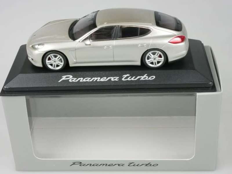Porsche Panamera turbo 2010 silver beige 1:43 Minichamps NEW+boxed *5970 instant wheels