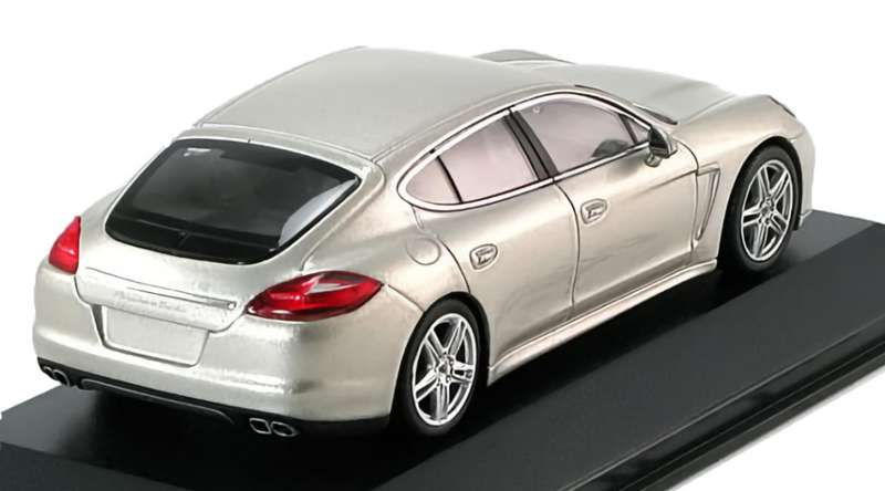 Porsche Panamera turbo 2010 silver beige 1:43 Minichamps NEW+boxed *5970 instant wheels