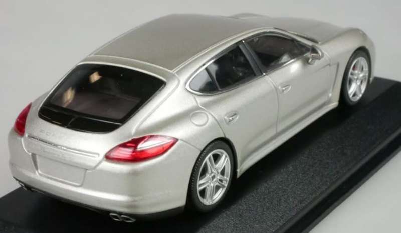 Porsche Panamera turbo 2010 silver beige 1:43 Minichamps NEW+boxed *5970 instant wheels