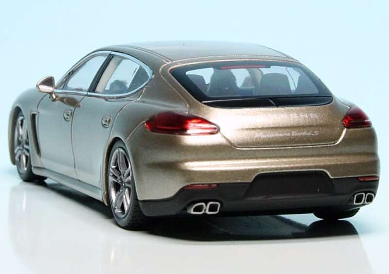 Porsche Panamera turbo S 2016 beige-metallic 1:43 Minichamps NEW+boxed *5971 instant wheels