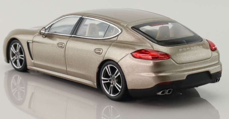 Porsche Panamera turbo S 2016 beige-metallic 1:43 Minichamps NEW+boxed *5971 instant wheels