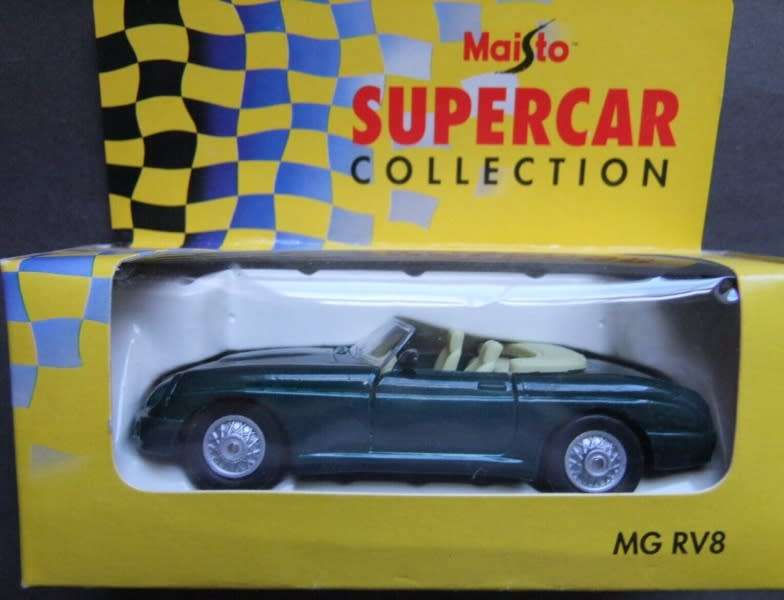 MG RV8 Roaster (open) 1995 green 1:43 Maisto Supercar NEW+boxed #4088 instant wheels