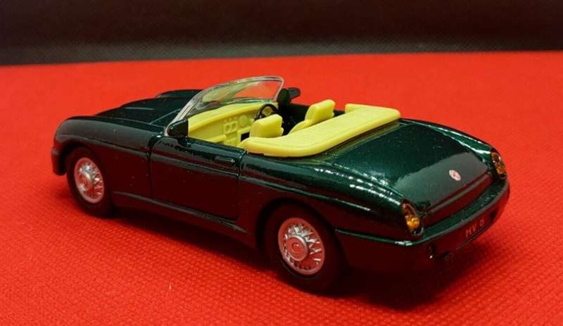 MG RV8 Roaster (open) 1995 green 1:43 Maisto Supercar NEW+boxed #4088 instant wheels