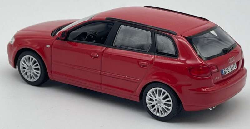 Audi A3 (8PA 3,2 L quattro) Sportback 5-d 2012 red 1:43 Minichamps NEW+boxed *4127 instant wheels