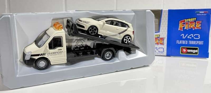 IVECO Transprter loaded w VOLKSWAGEN POLO GTI cream 2022 1:43 Bburago NEW+boxed *5972 instant wheels