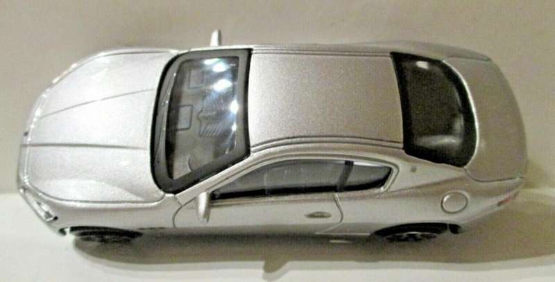 Maserati Gran Turismo 2009 silver 1:43 Bburago NEW+boxed  *4224 instant wheels