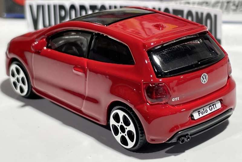 Volkswagen Polo Mk.5 GTI (2-door/sunroof) 2017 red 1:43 Bburago NEW+boxed *4229 instant wheels