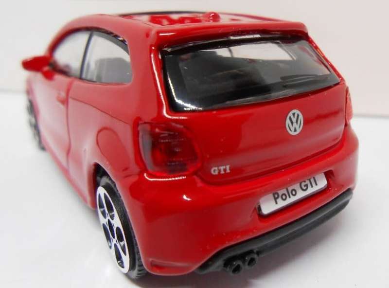 Volkswagen Polo Mk.5 GTI (2-door/sunroof) 2017 red 1:43 Bburago NEW+boxed *4229 instant wheels