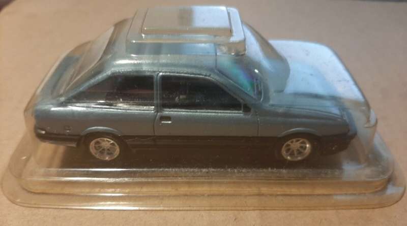 Ford Sierra XR4 1985 lt.blue-metallic 1:43 Solido NEWinBlister *4483 instant wheels