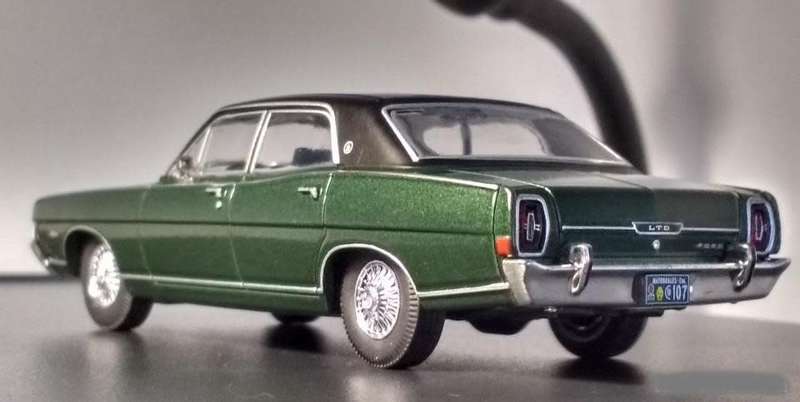 Ford Fairlane LTD V8 1969 dk.green/black.rf. 1/43 IXO/Salvat NEW+boxed *5975 instant wheels