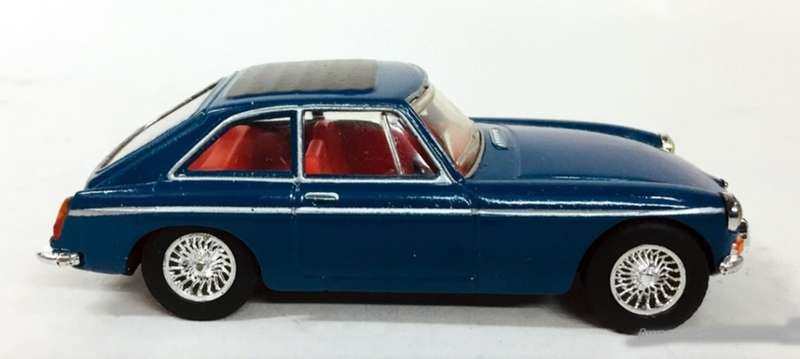 MGB GT softtop sunroof 1965 blue 1/43 Dinky Toys NEW+boxed *4986 instant wheels